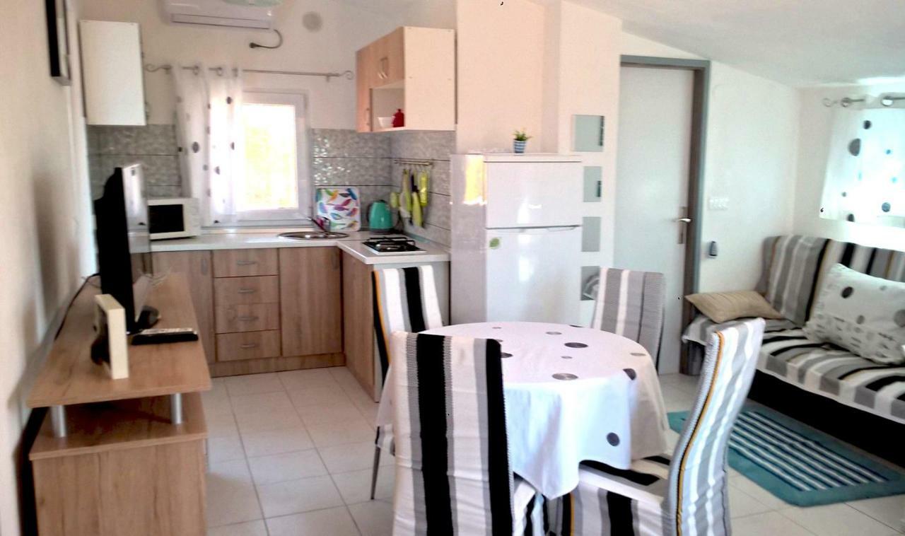 Apartment Kamelia Vir Exterior photo
