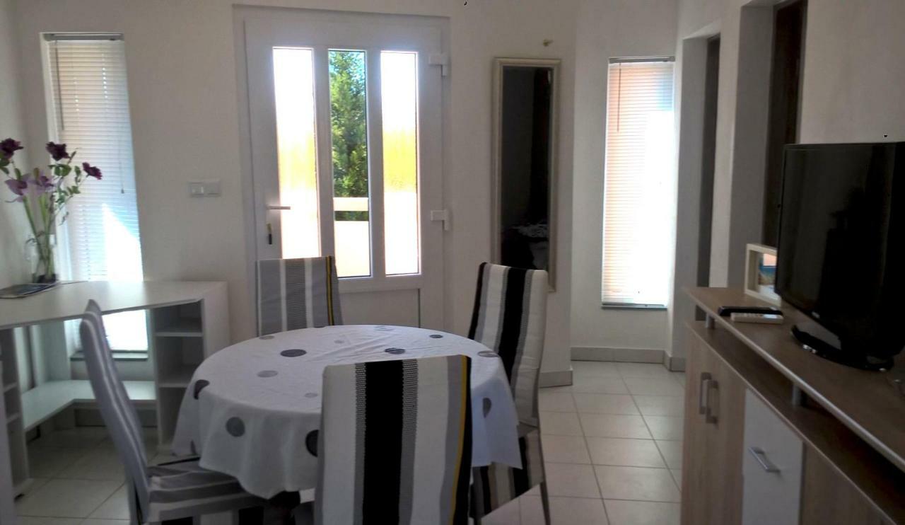 Apartment Kamelia Vir Exterior photo